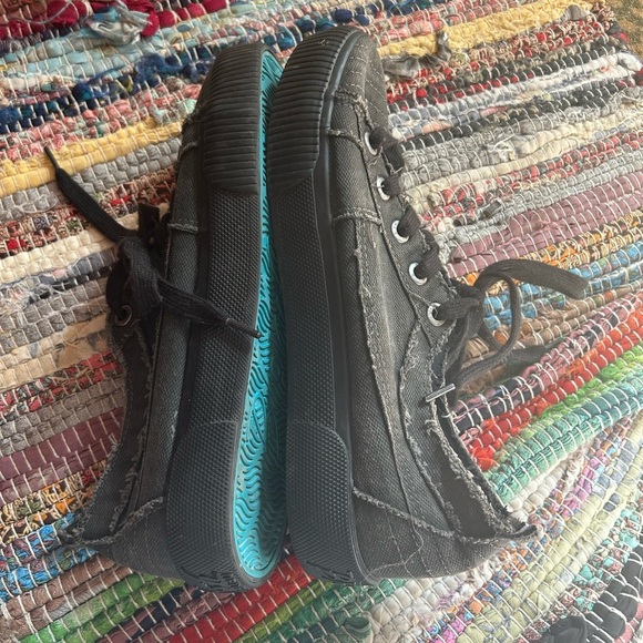 Blowfish Black Distressed Athletic Shoes 10 - Picture 11 of 15